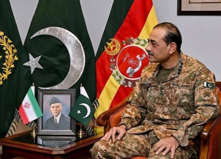 भारत से जंग के बीच जनरल आसिम मुनीर को मिली बेतहाशा ताकत, पाक सुप्रीम कोर्ट ने पलटा पुराना फैसला!