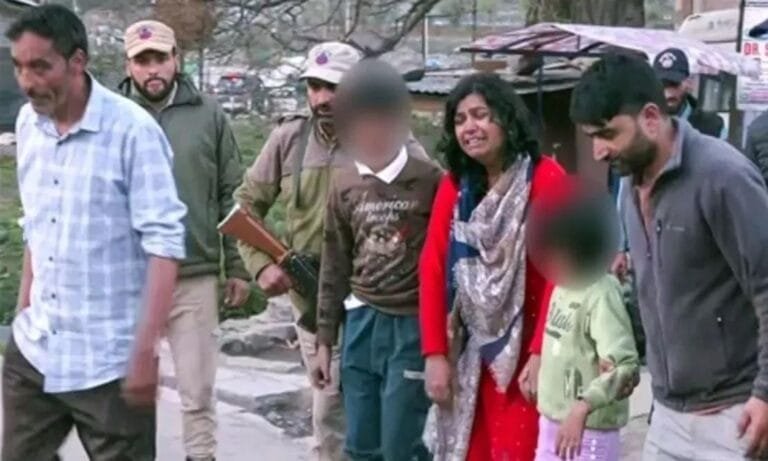 पहलगाम आतंकी हमले के बाद मिठाई बांटने के आरोप में एम्स ऋषिकेश के डॉक्टर पर केस दर्ज?