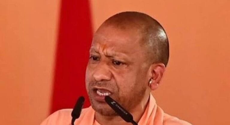 “जो सुरक्षा में सेंध लगाएगा, उसे यमराज का टिकट मिलेगा” — आज़मगढ़ से सीएम योगी का चेतावनी भरा ऐलान!