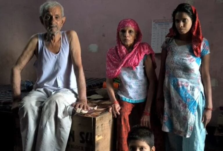 गाजियाबाद में वृद्ध की पेंशन को पटवारी ने निजी मकान बताकर रद्द किया, एंटी करप्शन टीम सक्रिय