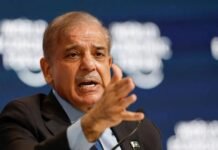 पेट्रोल संकट से जूझ रहा पाकिस्तान, स्कूल बंद और चार दिन का वर्कवीक लागू!