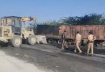 झांसी-मिर्जापुर हाईवे पर भीषण हादसा: ट्रेलरों की टक्कर के बाद आग, तीन लोगों की दर्दनाक मौत!