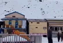 केदारनाथ धाम यात्रा की तैयारी तेज, बर्फ से ढका मार्ग साफ करने में जुटे मजदूर, 23 दिन बाद खुलेंगे कपाट!