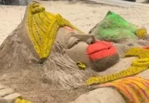 जुहू बीच पर हनुमान जयंती का भव्य नज़ारा: रेत पर उभरी 20 फीट लंबी हनुमान जी की अद्भुत प्रतिमा!