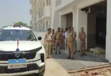 ग्रेटर नोएडा में शराब पार्टी के बाद दो मजदूरों की बेरहमी से हत्या, निर्माणाधीन हॉस्टल में मिला खून से लथपथ शव!