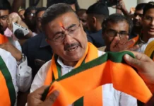 पश्चिम बंगाल में भाजपा का ऐतिहासिक पल: सुवेंदु अधिकारी बने पहले BJP मुख्यमंत्री, PM मोदी ने जनता को घुटनों के बल बैठकर किय