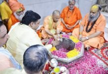 मुख्यमंत्री योगी आदित्यनाथ ने श्री दूधेश्वरनाथ महादेव मठ मंदिर में किया जलाभिषेक, प्रदेश की सुख-समृद्धि एवं लोकमंगल की कामना