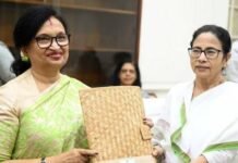 Breaking News : ममता बनर्जी को बड़ा झटका! चंद्रिमा भट्टाचार्य ने TMC के सभी पदों से दिया इस्तीफा