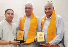राजनगर एक्सटेंशन के कांवड़ सेवा शिविर में समाजसेवियों का सम्मान, शिवभक्तों की सेवा में जुटी टीम