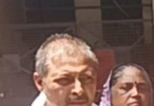 मोदीनगर में मंदिर के पुजारी पर महिलाओं ने लगाए बदसलूकी के आरोप, हटाने की मांग को लेकर विरोध