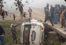गाजीपुर ग्रीनफील्ड एक्सप्रेसवे पर भीषण हादसा: खाई में गिरी स्कॉर्पियो, मां-बेटे की मौत, तीन गंभीर घायल